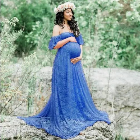 Perfekt für Fotoshootings, Hochzeiten oder besondere Anlässe – dieses elegante schulterfreie Spitzenkleid verwandelt dich in die strahlende Mama, die du bist!