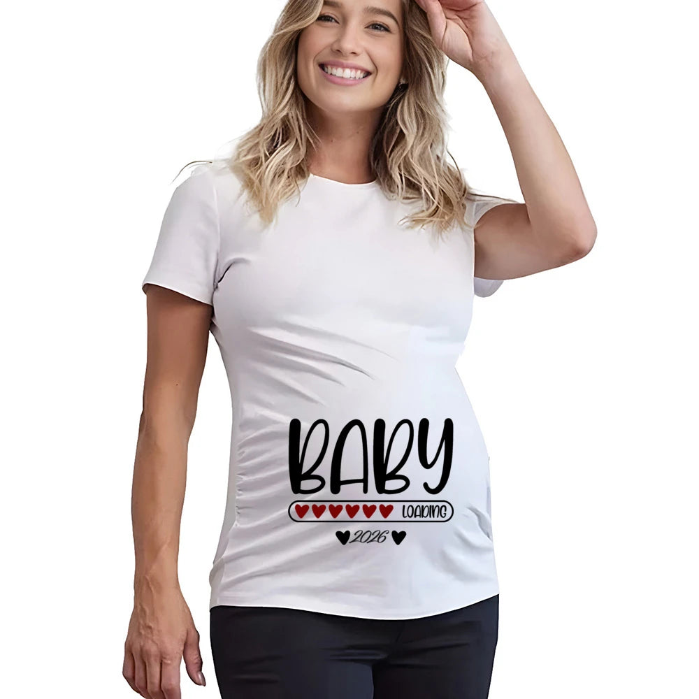 🤰 „Baby Loading 2026“ – Lustiges Umstands-T-Shirt für Mamas