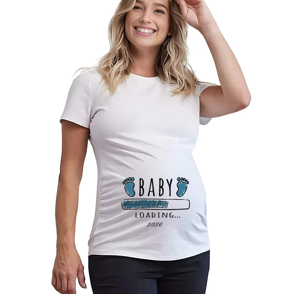 🤰 „Baby Loading 2026“ – Lustiges Umstands-T-Shirt für Mamas