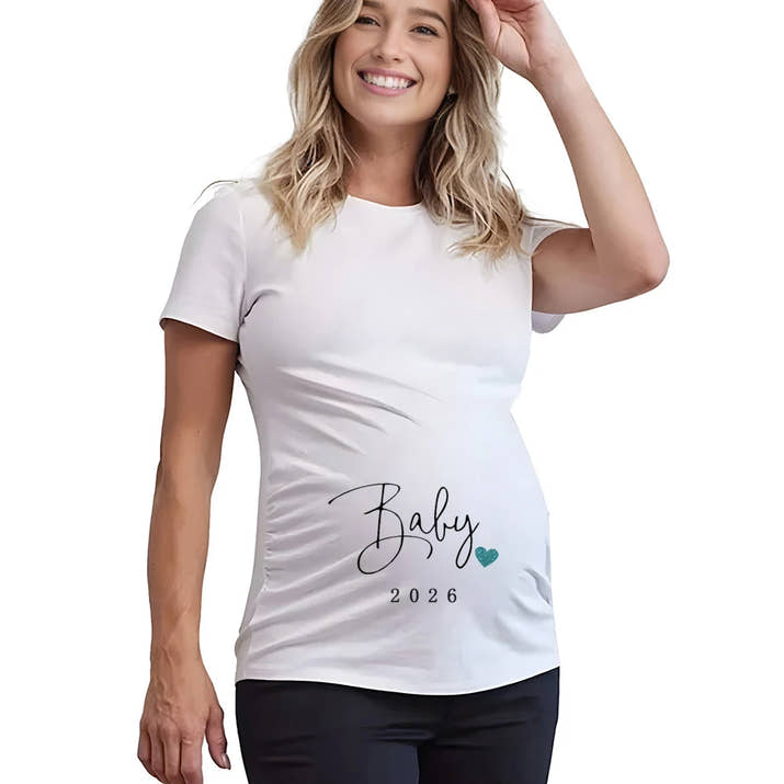 🤰 „Baby Loading 2026“ – Lustiges Umstands-T-Shirt für Mamas