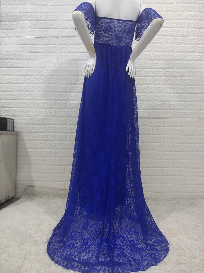 Perfekt für Fotoshootings, Hochzeiten oder besondere Anlässe – dieses elegante schulterfreie Spitzenkleid verwandelt dich in die strahlende Mama, die du bist!