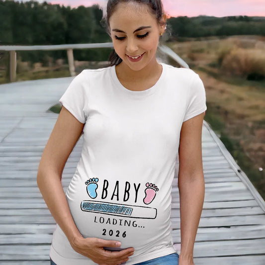 🤰 „Baby Loading 2026“ – Lustiges Umstands-T-Shirt für Mamas