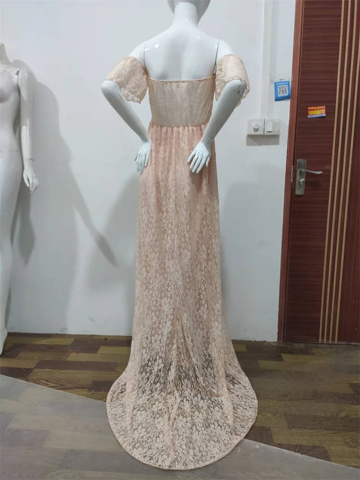 Perfekt für Fotoshootings, Hochzeiten oder besondere Anlässe – dieses elegante schulterfreie Spitzenkleid verwandelt dich in die strahlende Mama, die du bist!