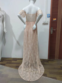 Perfekt für Fotoshootings, Hochzeiten oder besondere Anlässe – dieses elegante schulterfreie Spitzenkleid verwandelt dich in die strahlende Mama, die du bist!
